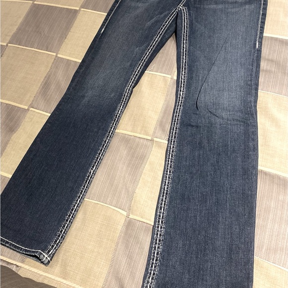 True Religion Blue Jeans with a Boot leg style in Size 29 - Picture 3 of 4